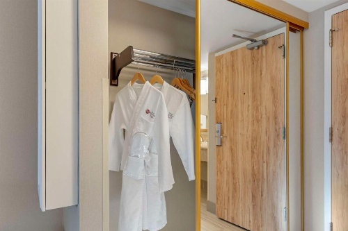 Best Western Plus Executive Inn image 9